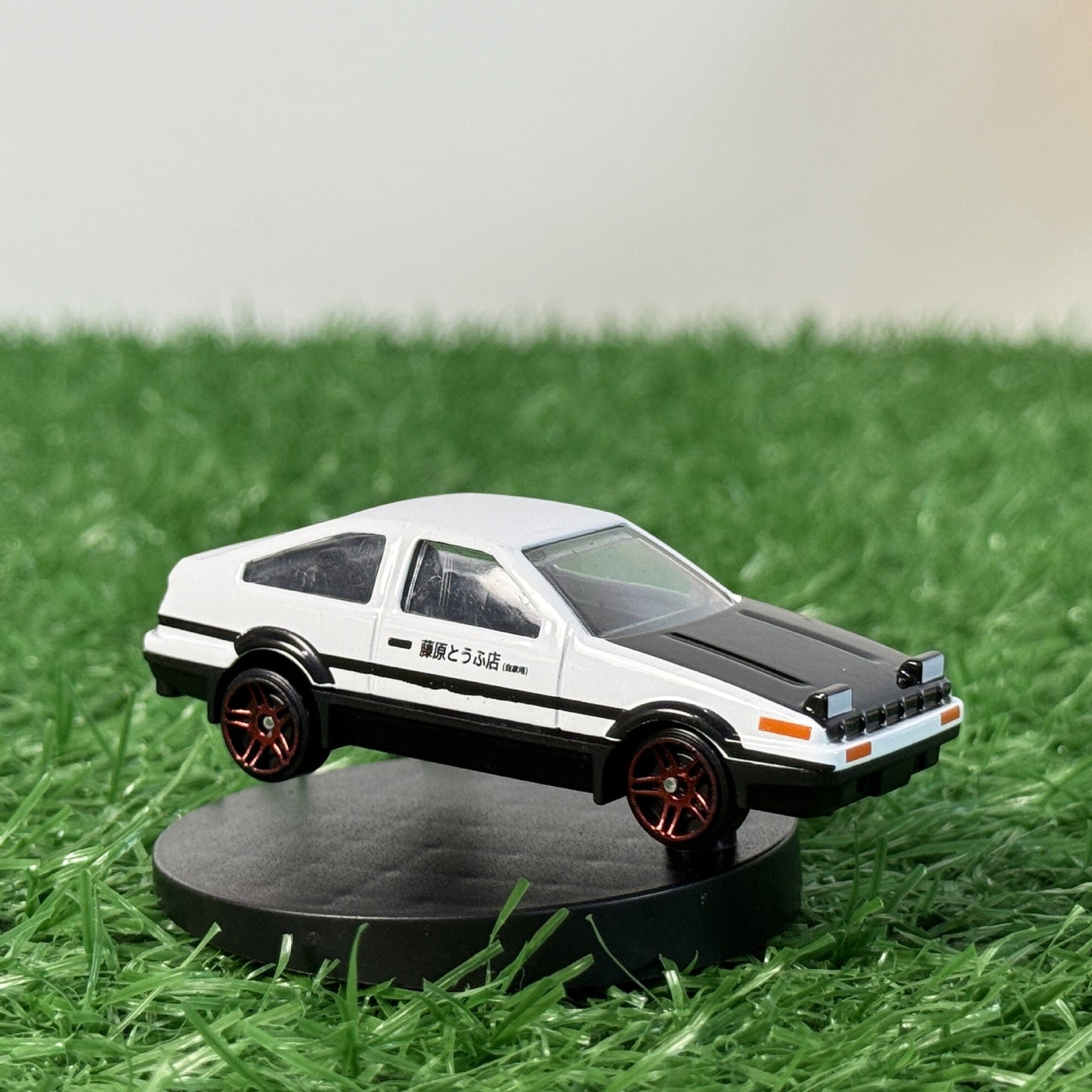 Car Rotating Ornament Toy(White)