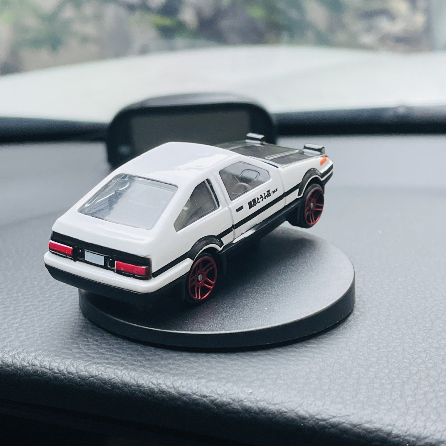 Car Rotating Ornament Toy(White)