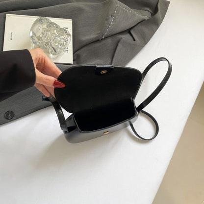 Minimal Curve Shoulder Bags