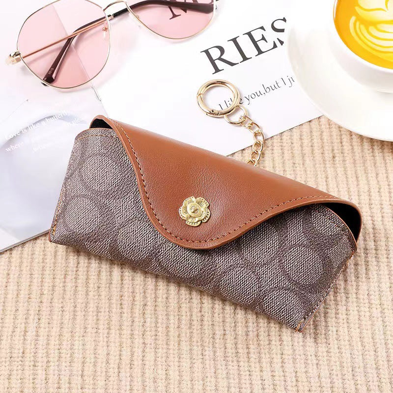 Portable eyeglass case