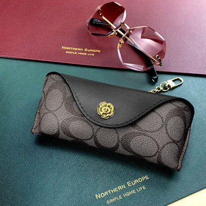 Portable eyeglass case
