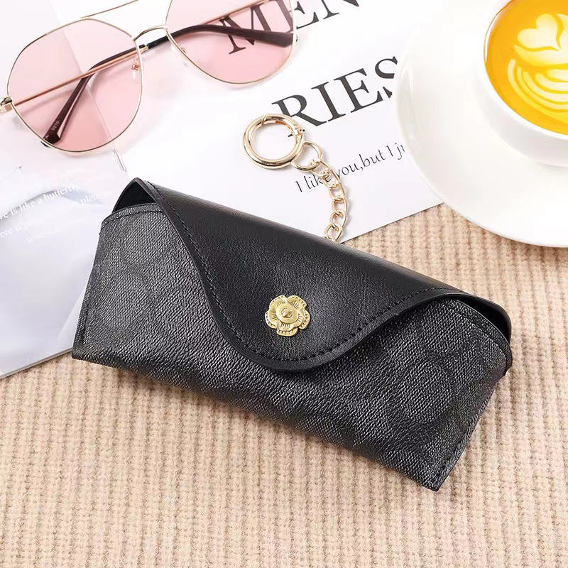 Portable eyeglass case