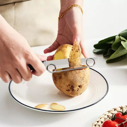 Multifunctional Peeling Knife