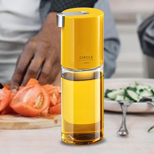 Oil Dispenser with Automatic Lid